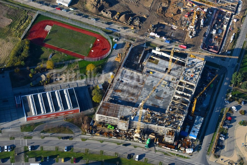 Luftaufnahme Schönefeld - Baustelle zum Neubau des Gebäudekomplexes des Einkaufszentrum „City Center“ im Ortsteil Neu-Schönefeld in Schönefeld im Bundesland Brandenburg, Deutschland