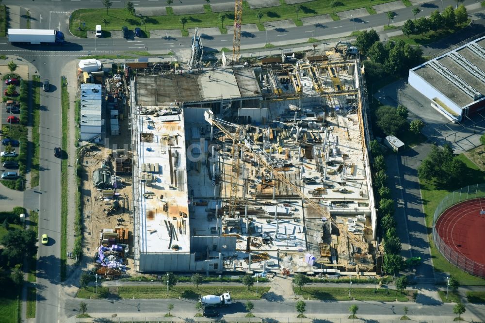 Schönefeld von oben - Baustelle zum Neubau des Gebäudekomplexes des Einkaufszentrum „City Center“ im Ortsteil Neu-Schönefeld in Schönefeld im Bundesland Brandenburg, Deutschland