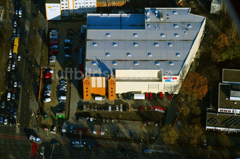 Luftaufnahme Berlin - Baustelle zum Neubau des Gebäudekomplexes des Einkaufszentrum im ehemaligen Fabrikgebäude der ehemaligen Bärensiegel Brennerei am Adlergestell Ecke Glienicker Weg im Ortsteil Adlershof in Berlin, Deutschland