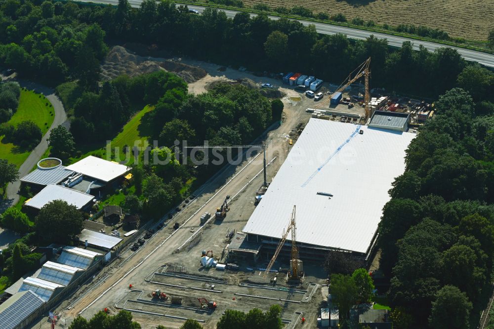 Luftaufnahme Rheinberg - Baustelle zum Neubau des Gebäudekomplexes des Einkaufszentrum für einen Rewe-Markt in Rheinberg im Bundesland Nordrhein-Westfalen, Deutschland