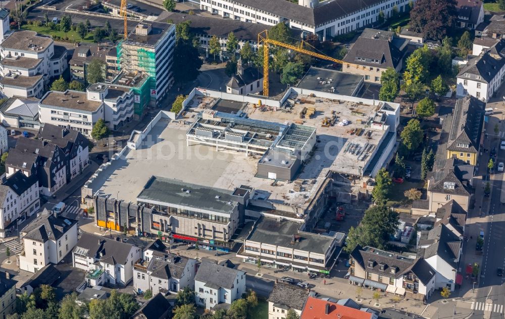 Arnsberg von oben - Baustelle zum Neubau des Gebäudekomplexes des Einkaufszentrum Europaplatz - Clemens-August-Straße in Arnsberg im Bundesland Nordrhein-Westfalen, Deutschland