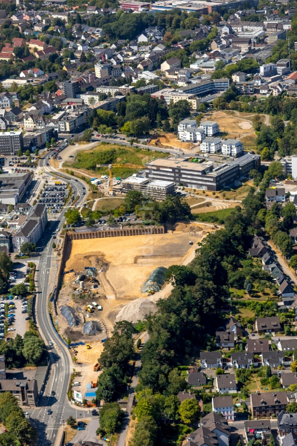 Heiligenhaus von oben - Baustelle zum Neubau des Gebäudekomplexes des Einkaufszentrum Forum Hitzbleck in Heiligenhaus im Bundesland Nordrhein-Westfalen, Deutschland