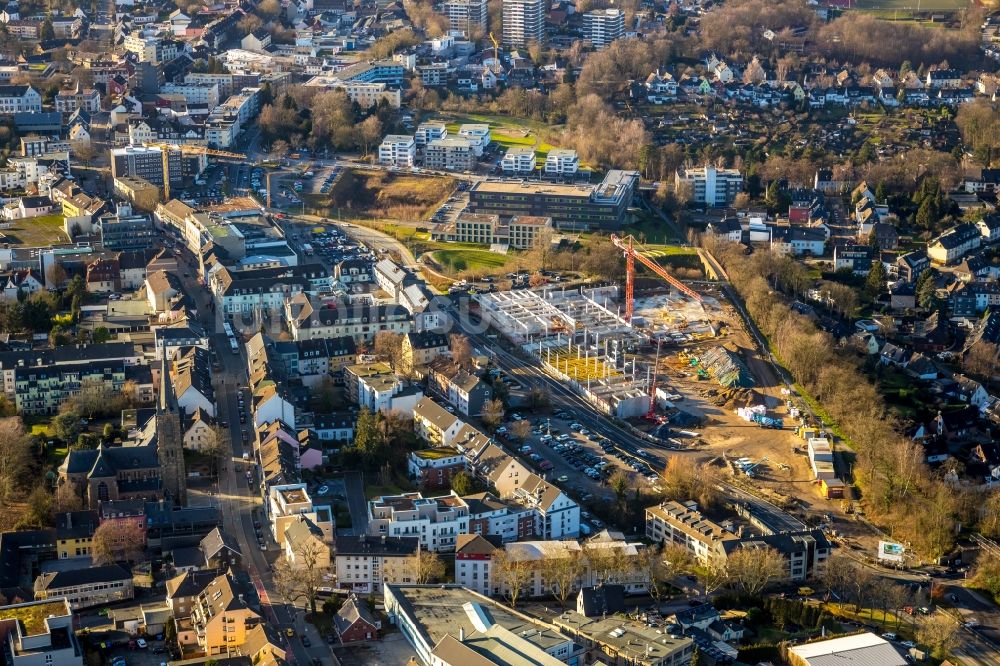 Heiligenhaus von oben - Baustelle zum Neubau des Gebäudekomplexes des Einkaufszentrum Forum Hitzbleck in Heiligenhaus im Bundesland Nordrhein-Westfalen, Deutschland