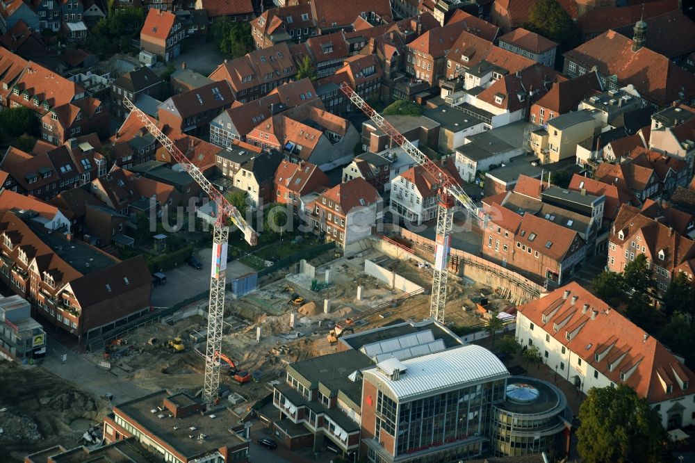 Luftaufnahme Stade - Baustelle zum Neubau des Gebäudekomplexes des Einkaufszentrum GESCHÄFTSHAUS NEUER PFERDEMARKT in Stade im Bundesland Niedersachsen