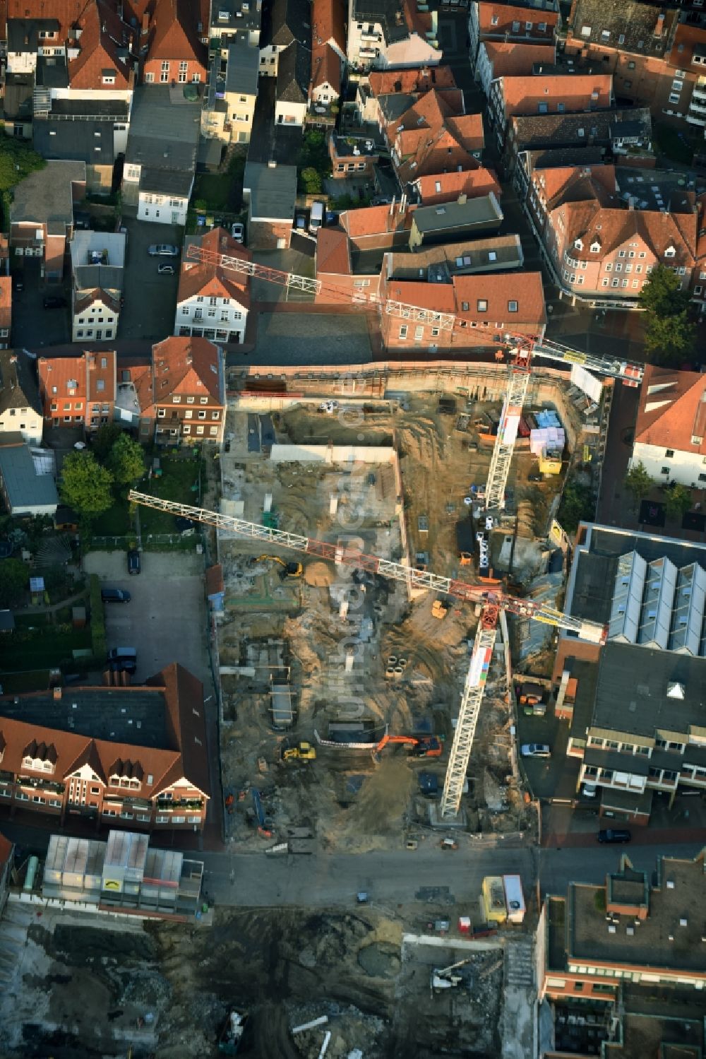 Luftaufnahme Stade - Baustelle zum Neubau des Gebäudekomplexes des Einkaufszentrum GESCHÄFTSHAUS NEUER PFERDEMARKT in Stade im Bundesland Niedersachsen