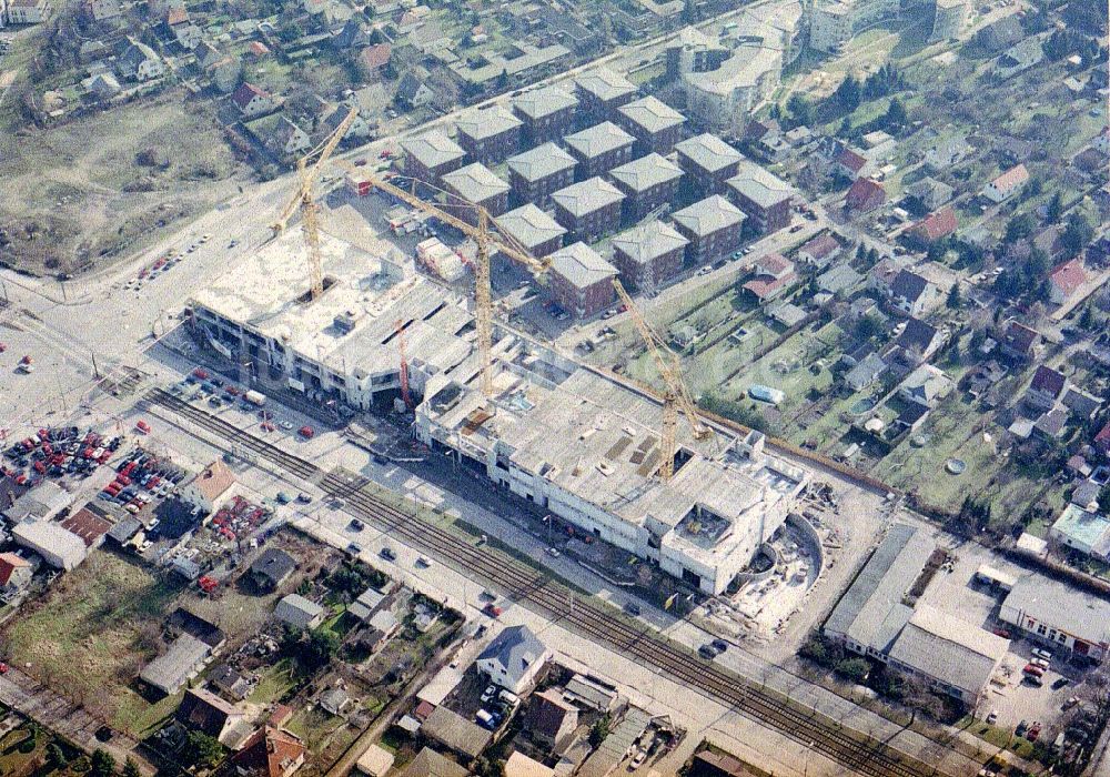 Luftaufnahme Berlin - Baustelle zum Neubau des Gebäudekomplexes des Einkaufszentrum Hansacenter an der Hansastraße im Ortsteil Hohenschönhausen in Berlin, Deutschland