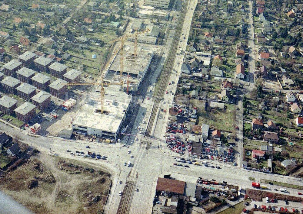 Luftbild Berlin - Baustelle zum Neubau des Gebäudekomplexes des Einkaufszentrum Hansacenter an der Hansastraße im Ortsteil Hohenschönhausen in Berlin, Deutschland