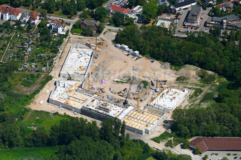 Luftaufnahme Hansestadt Wismar - Baustelle zum Neubau des Gebäudekomplexes des Einkaufszentrum in der Hansestadt Wismar im Bundesland Mecklenburg-Vorpommern, Deutschland