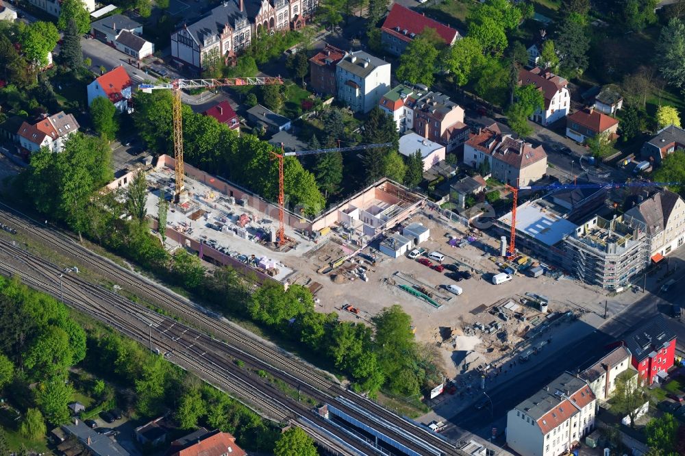 Berlin von oben - Baustelle zum Neubau des Gebäudekomplexes des Einkaufszentrum an der Hönower Straße im Ortsteil Mahlsdorf in Berlin, Deutschland