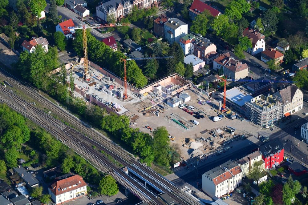 Berlin aus der Vogelperspektive: Baustelle zum Neubau des Gebäudekomplexes des Einkaufszentrum an der Hönower Straße im Ortsteil Mahlsdorf in Berlin, Deutschland