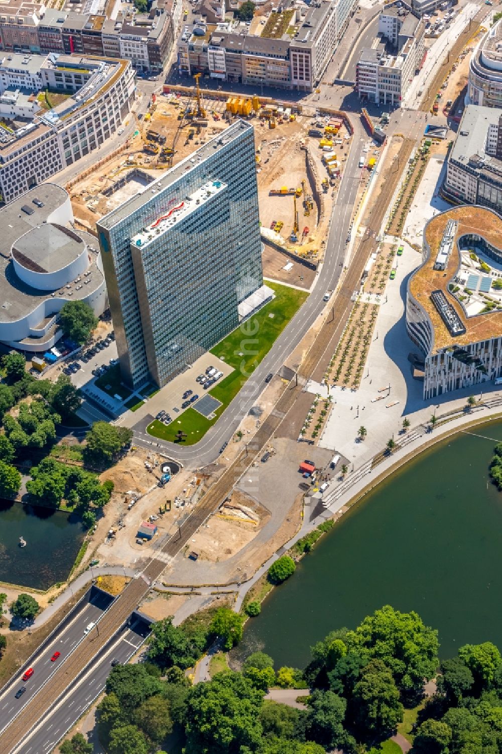 Düsseldorf von oben - Baustelle zum Neubau des Gebäudekomplexes des Einkaufszentrum Ingenhoven-Tal - Köbogen 2 am Gustaf-Gründgens-Platz in Düsseldorf im Bundesland Nordrhein-Westfalen, Deutschland