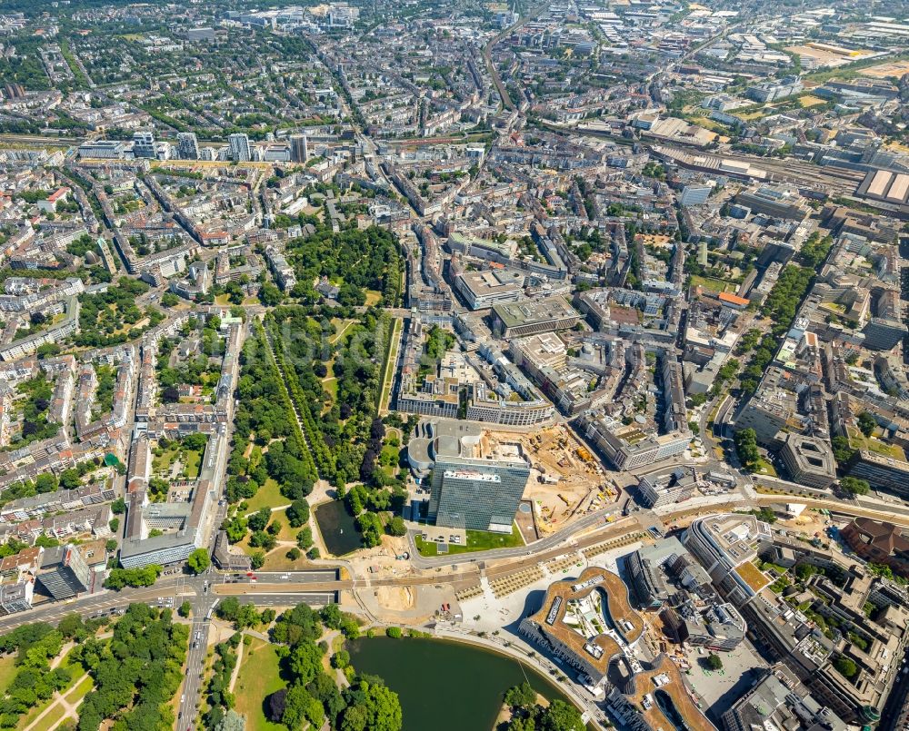 Düsseldorf aus der Vogelperspektive: Baustelle zum Neubau des Gebäudekomplexes des Einkaufszentrum Ingenhoven-Tal - Köbogen 2 am Gustaf-Gründgens-Platz in Düsseldorf im Bundesland Nordrhein-Westfalen, Deutschland