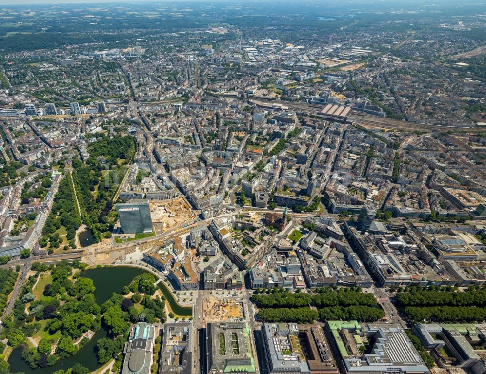 Luftaufnahme Düsseldorf - Baustelle zum Neubau des Gebäudekomplexes des Einkaufszentrum Ingenhoven-Tal - Köbogen 2 am Gustaf-Gründgens-Platz in Düsseldorf im Bundesland Nordrhein-Westfalen, Deutschland