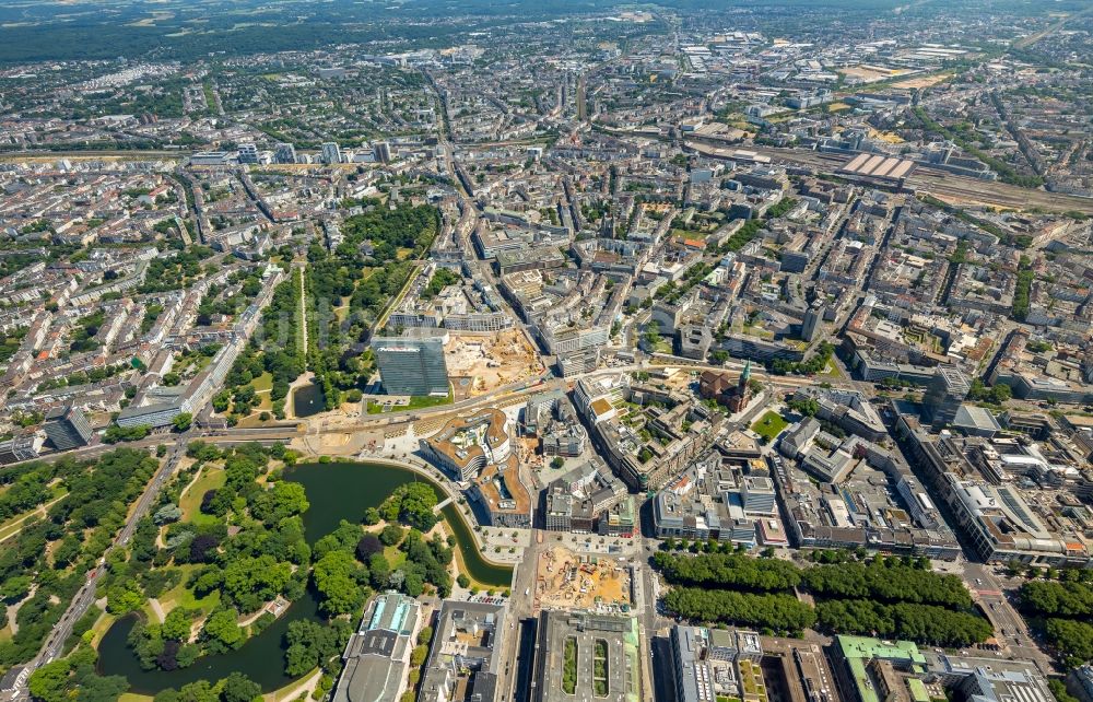 Düsseldorf von oben - Baustelle zum Neubau des Gebäudekomplexes des Einkaufszentrum Ingenhoven-Tal - Köbogen 2 am Gustaf-Gründgens-Platz in Düsseldorf im Bundesland Nordrhein-Westfalen, Deutschland