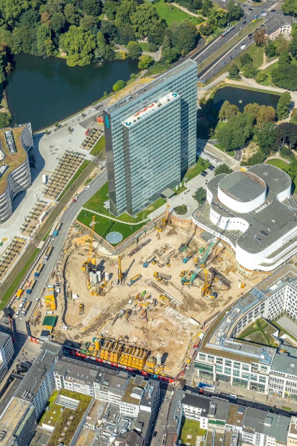 Düsseldorf aus der Vogelperspektive: Baustelle zum Neubau des Gebäudekomplexes des Einkaufszentrum Ingenhoven-Tal - Köbogen 2 am Gustaf-Gründgens-Platz in Düsseldorf im Bundesland Nordrhein-Westfalen, Deutschland