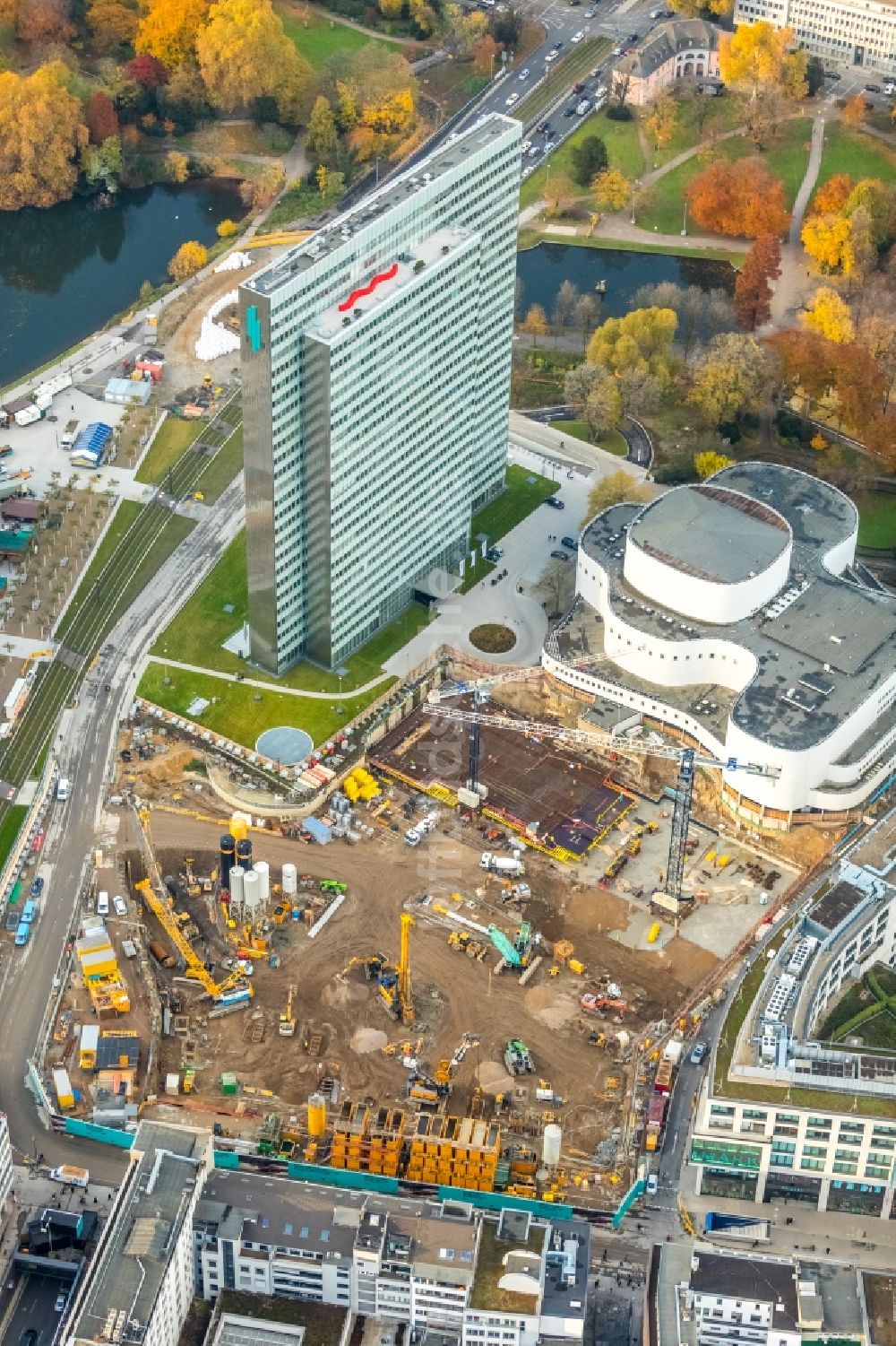 Luftaufnahme Düsseldorf - Baustelle zum Neubau des Gebäudekomplexes des Einkaufszentrum Ingenhoven-Tal - Köbogen 2 am Gustaf-Gründgens-Platz in Düsseldorf im Bundesland Nordrhein-Westfalen, Deutschland