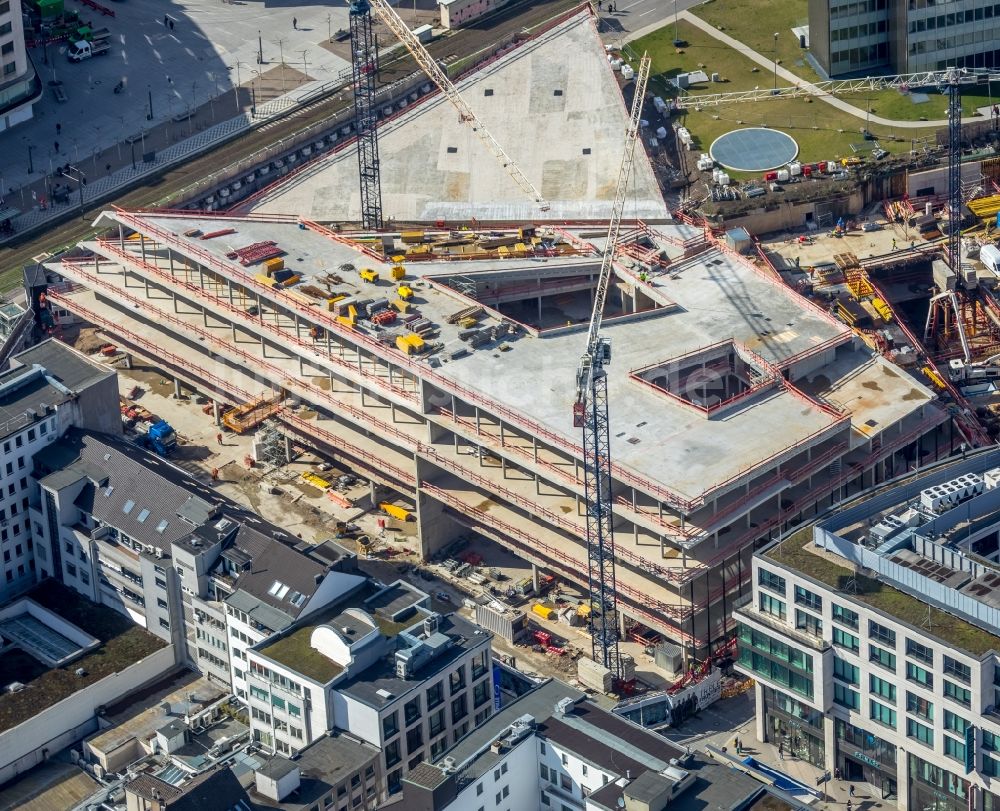 Luftaufnahme Düsseldorf - Baustelle zum Neubau des Gebäudekomplexes des Einkaufszentrum Ingenhoven-Tal - Köbogen 2 am Gustaf-Gründgens-Platz in Düsseldorf im Bundesland Nordrhein-Westfalen, Deutschland