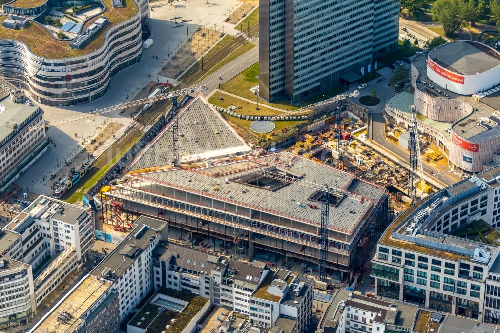 Düsseldorf aus der Vogelperspektive: Baustelle zum Neubau des Gebäudekomplexes des Einkaufszentrum Ingenhoven-Tal - Köbogen 2 am Gustaf-Gründgens-Platz in Düsseldorf im Bundesland Nordrhein-Westfalen, Deutschland