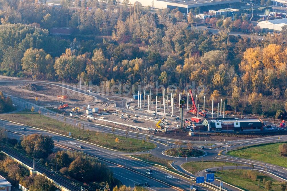 Wörth am Rhein von oben - Baustelle zum Neubau des Gebäudekomplexes des Einkaufszentrum Maximilian-Center im Ortsteil Maximilian-Center in Wörth am Rhein im Bundesland Rheinland-Pfalz, Deutschland