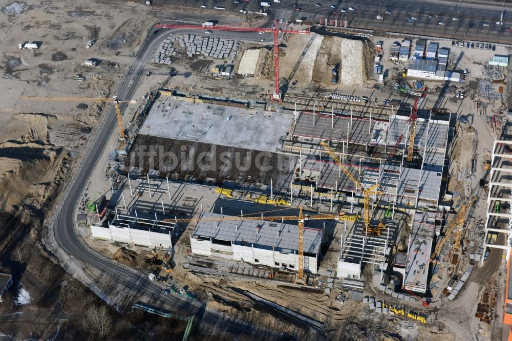 Luftbild Berlin - Baustelle zum Neubau des Gebäudekomplexes des Einkaufszentrum - Möbelmarkt in Lichtenberg in Berlin