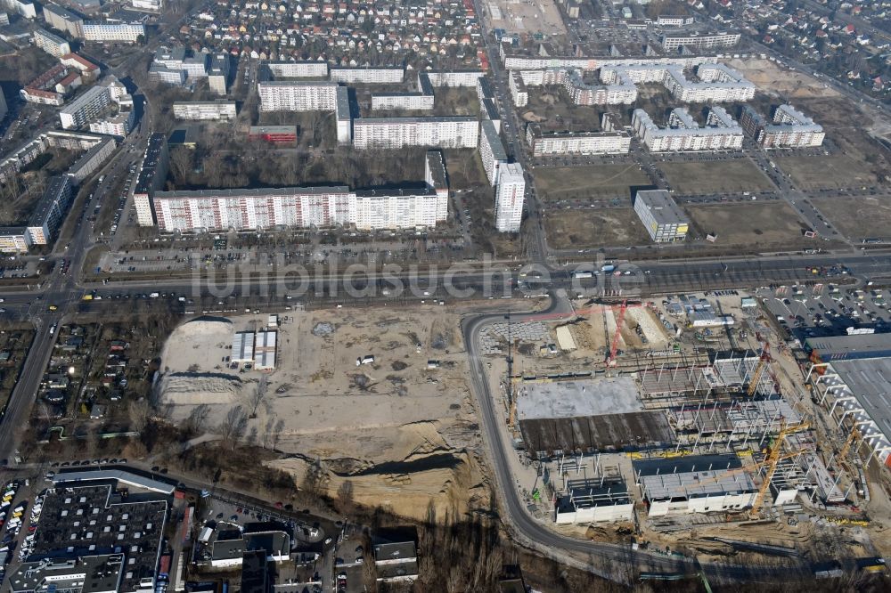 Berlin von oben - Baustelle zum Neubau des Gebäudekomplexes des Einkaufszentrum - Möbelmarkt in Lichtenberg in Berlin