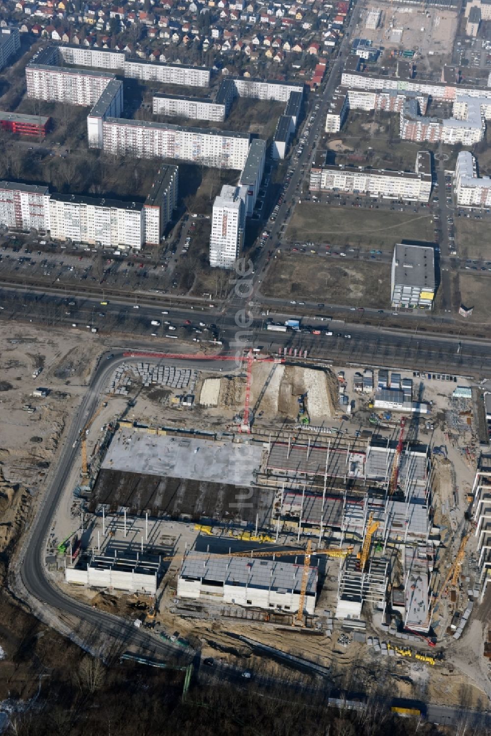 Luftbild Berlin - Baustelle zum Neubau des Gebäudekomplexes des Einkaufszentrum - Möbelmarkt in Lichtenberg in Berlin