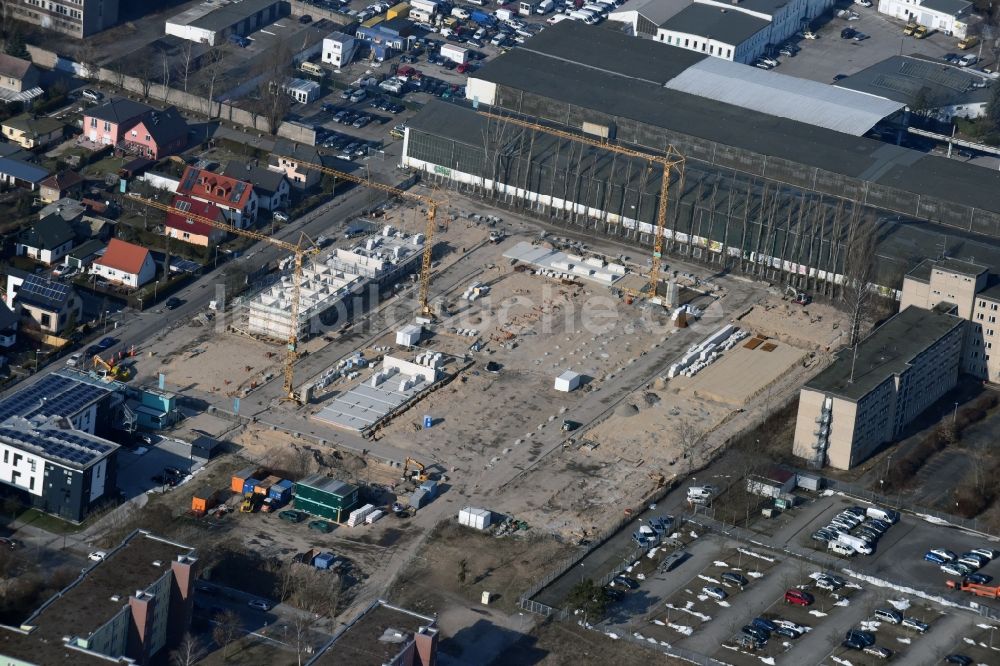 Berlin aus der Vogelperspektive: Baustelle zum Neubau des Gebäudekomplexes des Einkaufszentrum - Möbelmarkt in Lichtenberg in Berlin