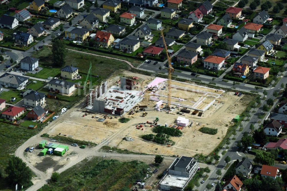 Luftbild Berlin - Baustelle zum Neubau des Gebäudekomplexes des Einkaufszentrum Mohrenfalterweg - Habichtshorst in Berlin