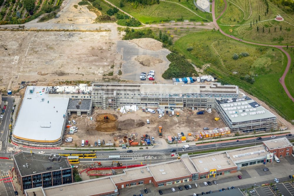 Luftaufnahme Essen - Baustelle zum Neubau des Gebäudekomplexes des Einkaufszentrum Quartier West der Dipl. Ing. Josef Schoofs Immobilien GmbH an der Altendorfer Straße in Essen im Bundesland Nordrhein-Westfalen