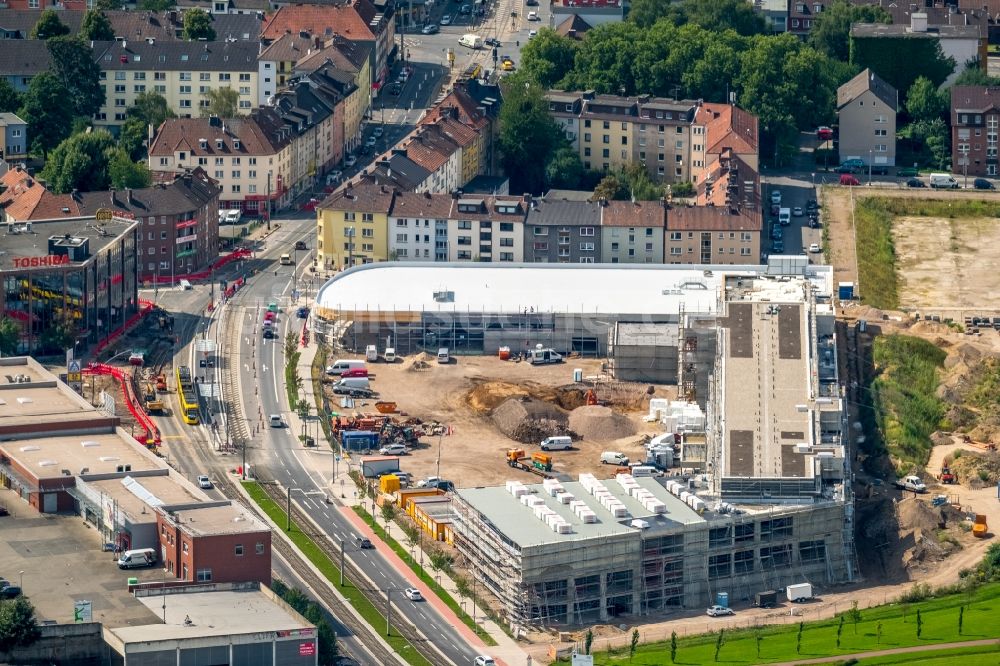 Essen von oben - Baustelle zum Neubau des Gebäudekomplexes des Einkaufszentrum Quartier West der Dipl. Ing. Josef Schoofs Immobilien GmbH an der Altendorfer Straße in Essen im Bundesland Nordrhein-Westfalen