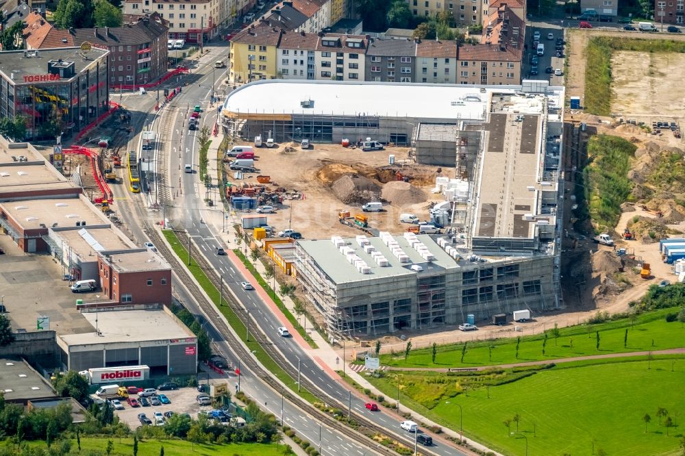 Essen aus der Vogelperspektive: Baustelle zum Neubau des Gebäudekomplexes des Einkaufszentrum Quartier West der Dipl. Ing. Josef Schoofs Immobilien GmbH an der Altendorfer Straße in Essen im Bundesland Nordrhein-Westfalen