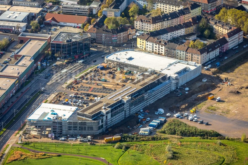 Essen aus der Vogelperspektive: Baustelle zum Neubau des Gebäudekomplexes des Einkaufszentrum Quartier West der Dipl. Ing. Josef Schoofs Immobilien GmbH an der Altendorfer Straße in Essen im Bundesland Nordrhein-Westfalen