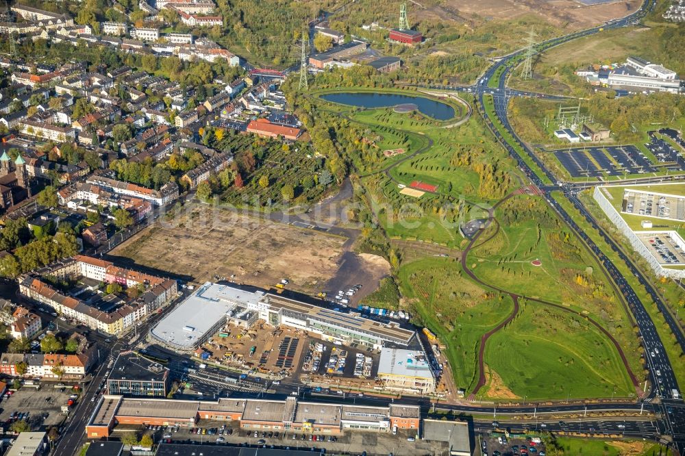 Essen aus der Vogelperspektive: Baustelle zum Neubau des Gebäudekomplexes des Einkaufszentrum Quartier West der Dipl. Ing. Josef Schoofs Immobilien GmbH an der Altendorfer Straße in Essen im Bundesland Nordrhein-Westfalen