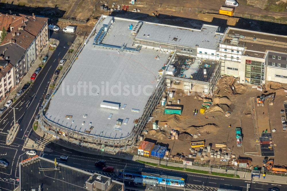 Luftaufnahme Essen - Baustelle zum Neubau des Gebäudekomplexes des Einkaufszentrum Quartier West der Dipl. Ing. Josef Schoofs Immobilien GmbH an der Altendorfer Straße in Essen im Bundesland Nordrhein-Westfalen