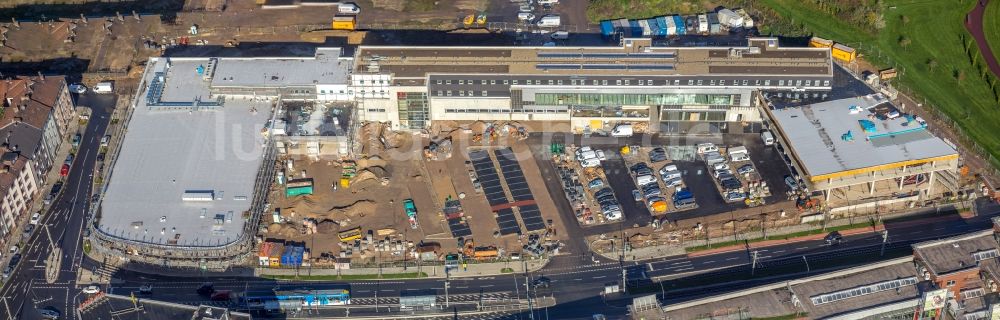 Essen von oben - Baustelle zum Neubau des Gebäudekomplexes des Einkaufszentrum Quartier West der Dipl. Ing. Josef Schoofs Immobilien GmbH an der Altendorfer Straße in Essen im Bundesland Nordrhein-Westfalen