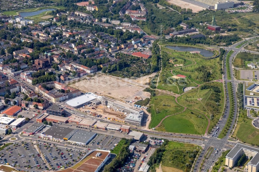 Essen von oben - Baustelle zum Neubau des Gebäudekomplexes des Einkaufszentrum Quartier West der Dipl. Ing. Josef Schoofs Immobilien GmbH an der Altendorfer Straße in Essen im Bundesland Nordrhein-Westfalen