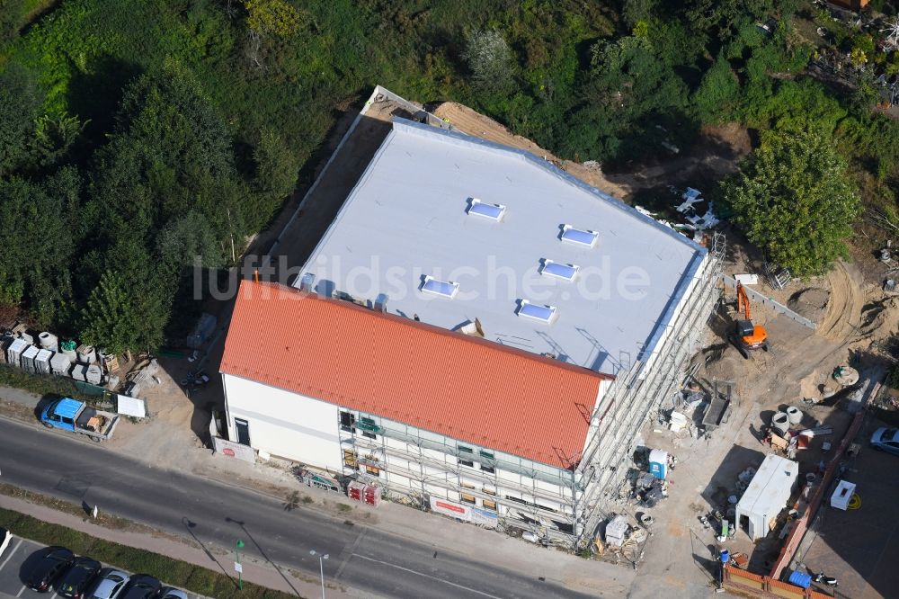 Luftbild Werneuchen - Baustelle zum Neubau des Gebäudekomplexes des Einkaufszentrum einer Rossmann-Filiale an der Schulstraße in Werneuchen im Bundesland Brandenburg, Deutschland