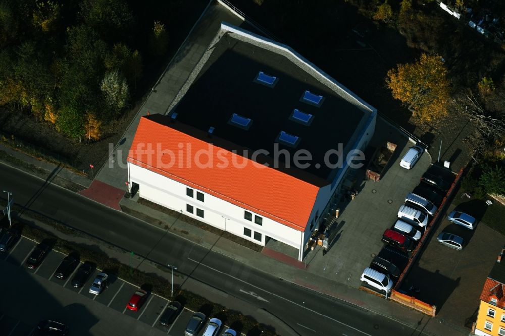 Werneuchen aus der Vogelperspektive: Baustelle zum Neubau des Gebäudekomplexes des Einkaufszentrum einer Rossmann-Filiale an der Schulstraße in Werneuchen im Bundesland Brandenburg, Deutschland