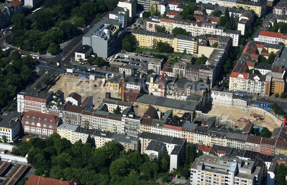 Berlin von oben - Baustelle zum Neubau des Gebäudekomplexes des Einkaufszentrum Schultheiss Quartier im Stadtteil Moabit in Berlin