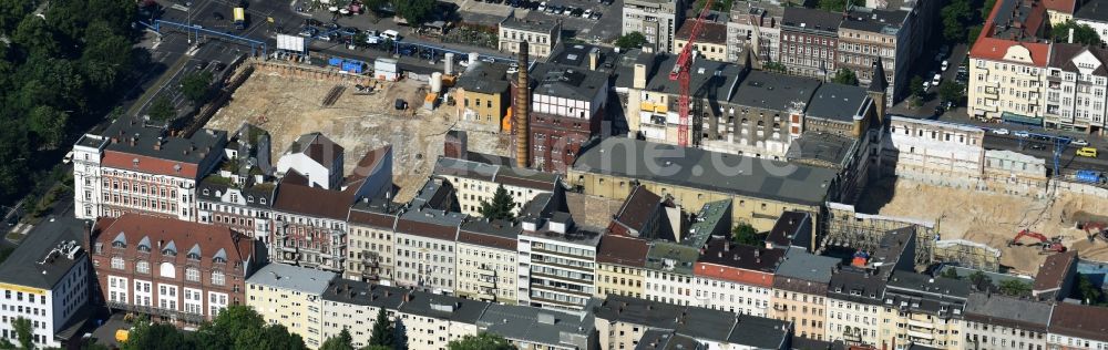 Luftbild Berlin - Baustelle zum Neubau des Gebäudekomplexes des Einkaufszentrum Schultheiss Quartier im Stadtteil Moabit in Berlin