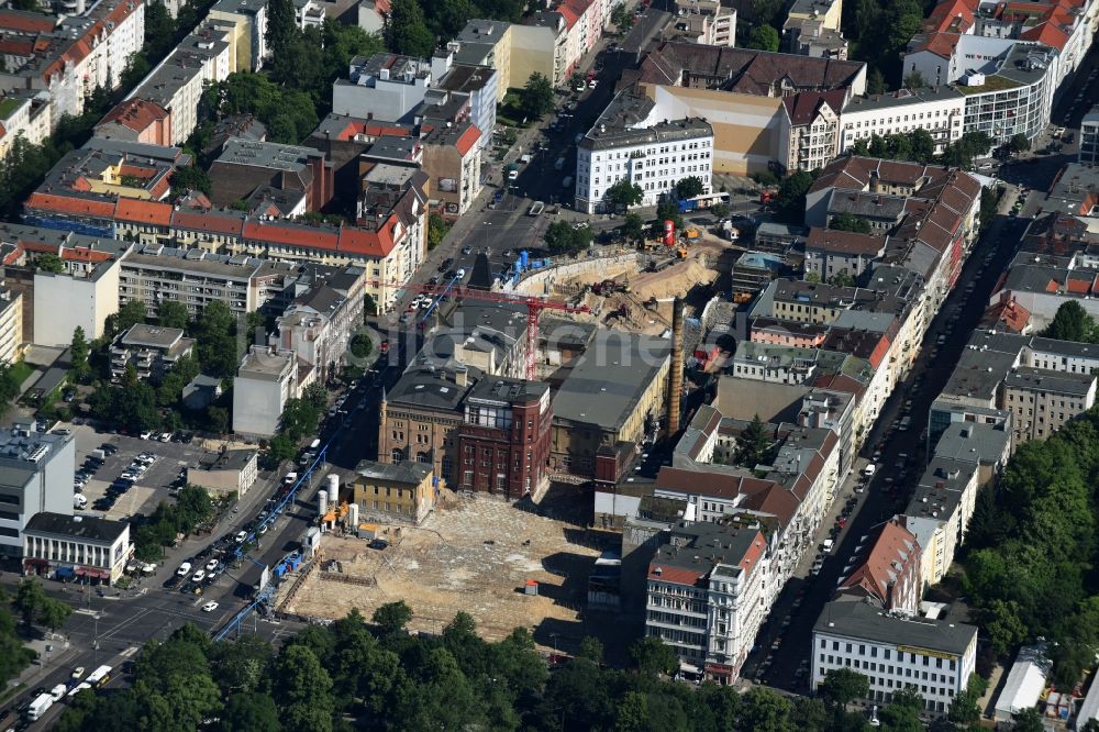 Berlin aus der Vogelperspektive: Baustelle zum Neubau des Gebäudekomplexes des Einkaufszentrum Schultheiss Quartier im Stadtteil Moabit in Berlin