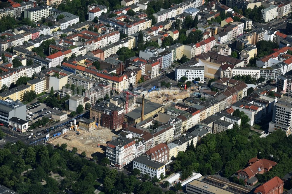 Luftaufnahme Berlin - Baustelle zum Neubau des Gebäudekomplexes des Einkaufszentrum Schultheiss Quartier im Stadtteil Moabit in Berlin