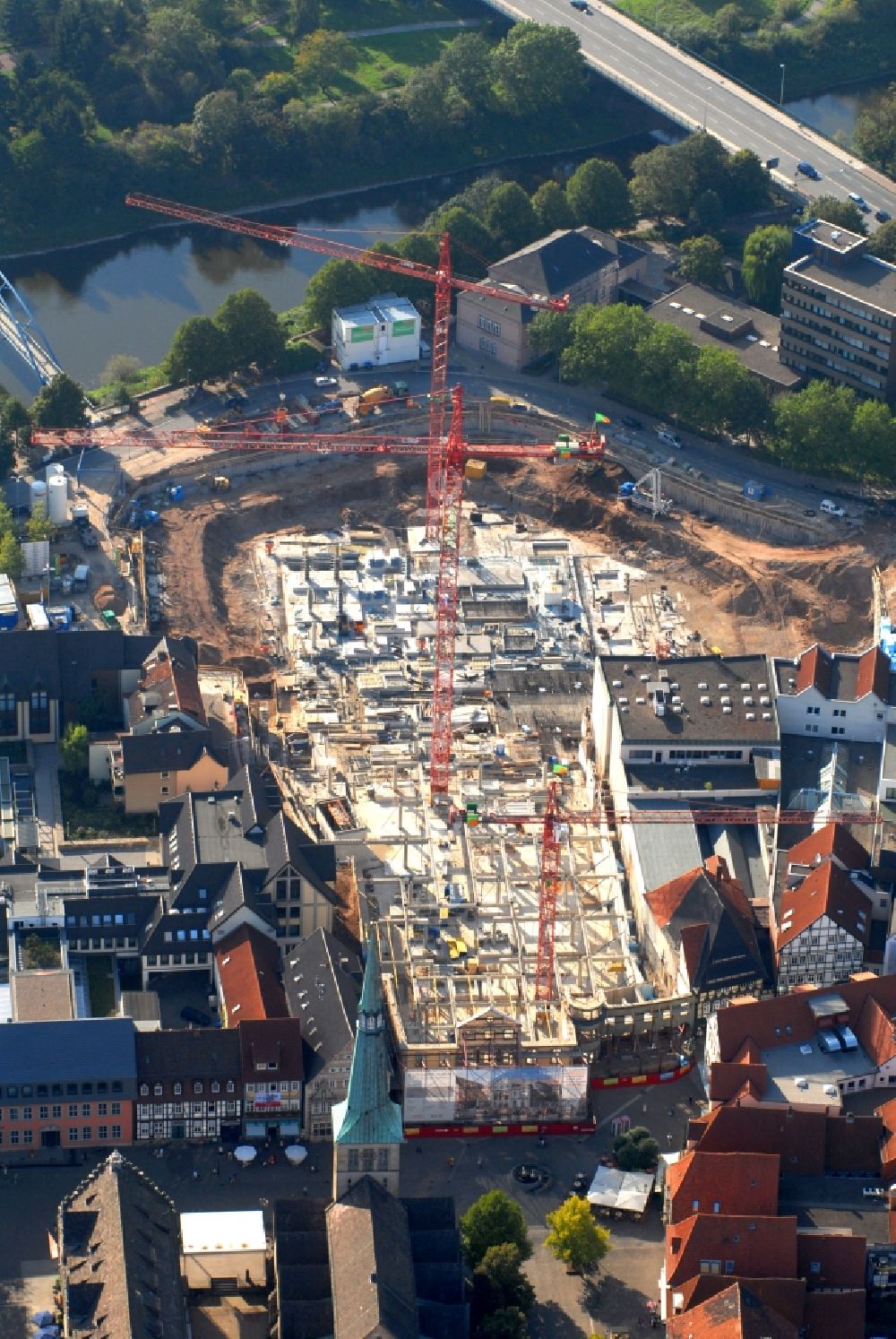 Hameln aus der Vogelperspektive: Baustelle zum Neubau des Gebäudekomplexes des Einkaufszentrum Stadt-Galerie Hameln in Hameln im Bundesland Niedersachsen, Deutschland