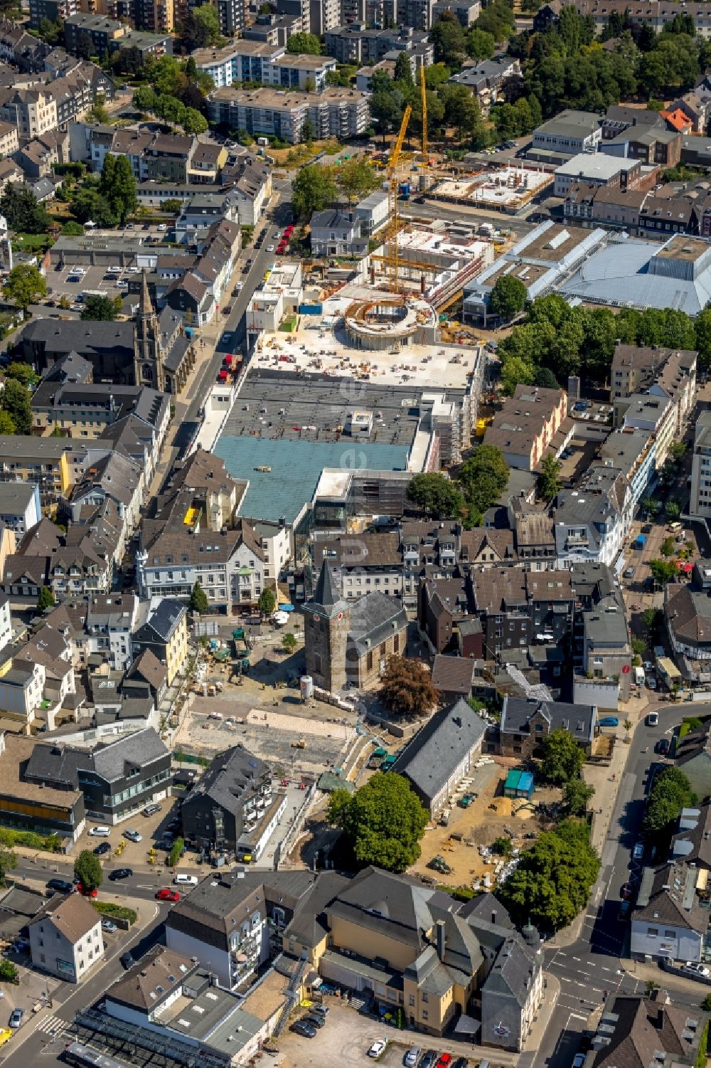 Velbert aus der Vogelperspektive: Baustelle zum Neubau des Gebäudekomplexes des Einkaufszentrum „ StadtGalerie “ in Velbert im Bundesland Nordrhein-Westfalen, Deutschland