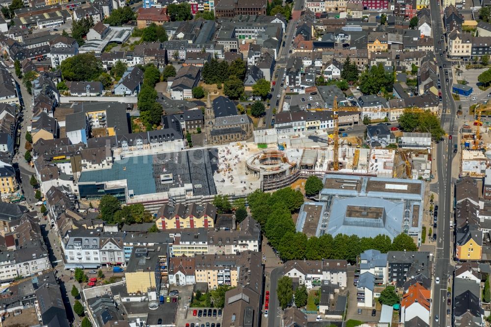 Velbert von oben - Baustelle zum Neubau des Gebäudekomplexes des Einkaufszentrum „ StadtGalerie “ in Velbert im Bundesland Nordrhein-Westfalen, Deutschland