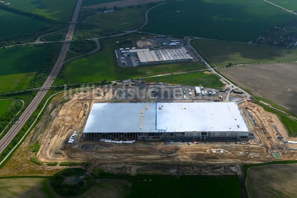 Dummerstorf aus der Vogelperspektive: Baustelle zum Neubau eines Gebäudekomplexes auf dem Gelände des Logistikzentrums Amazon in Dummerstorf im Bundesland Mecklenburg-Vorpommern, Deutschland