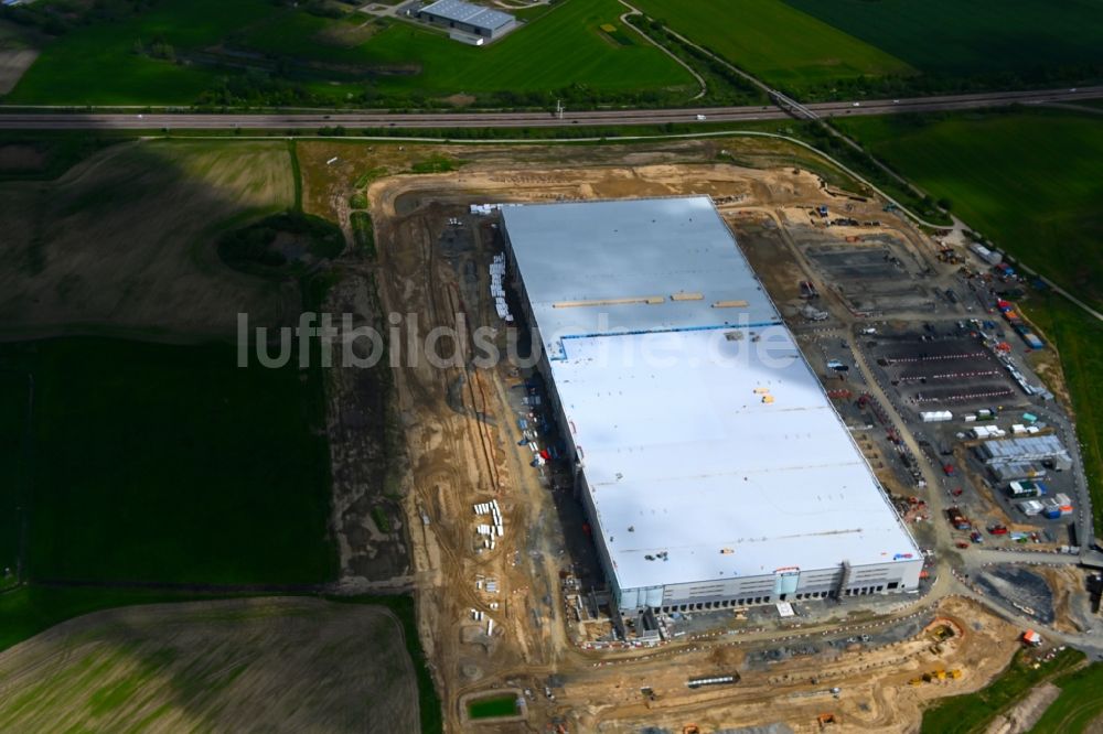 Luftaufnahme Dummerstorf - Baustelle zum Neubau eines Gebäudekomplexes auf dem Gelände des Logistikzentrums Amazon in Dummerstorf im Bundesland Mecklenburg-Vorpommern, Deutschland