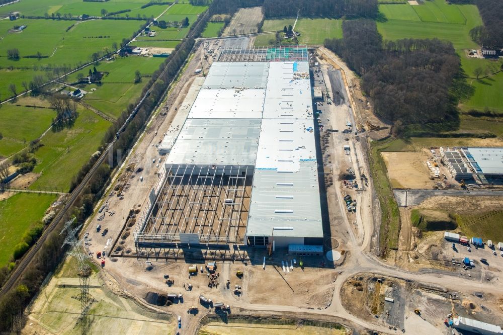 Werne von oben - Baustelle zum Neubau eines Gebäudekomplexes auf dem Gelände des Logistikzentrums Amazon Logistik im Ortsteil Lenklar in Werne im Bundesland Nordrhein-Westfalen