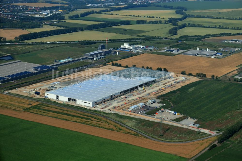 Sülzetal aus der Vogelperspektive: Baustelle zum Neubau eines Gebäudekomplexes auf dem Gelände des Logistikzentrums AMAZON in Sülzetal im Bundesland Sachsen-Anhalt, Deutschland