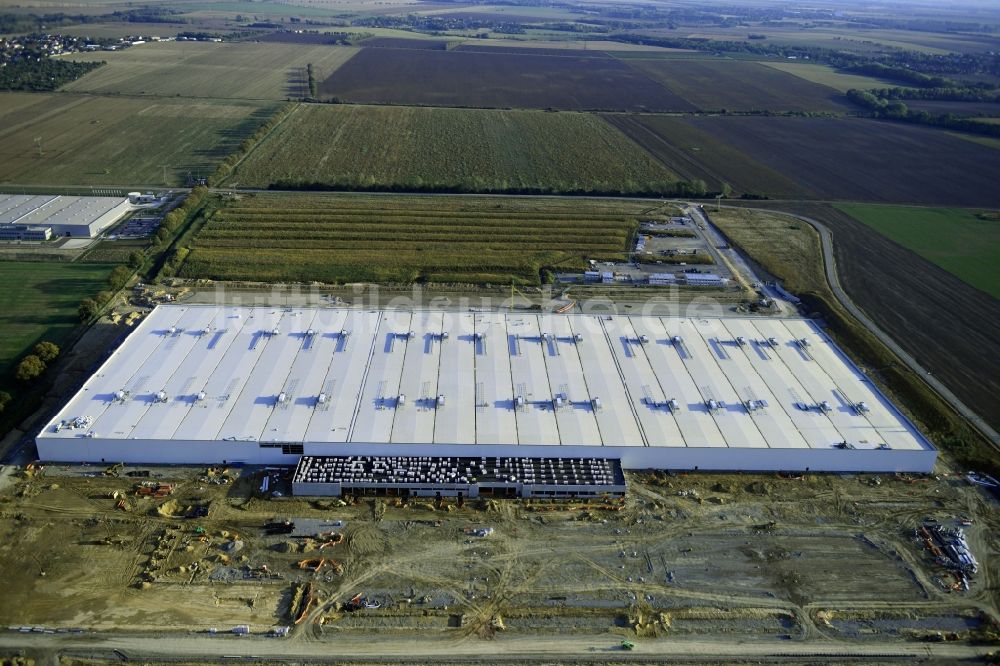 Sülzetal aus der Vogelperspektive: Baustelle zum Neubau eines Gebäudekomplexes auf dem Gelände des Logistikzentrums AMAZON in Sülzetal im Bundesland Sachsen-Anhalt, Deutschland